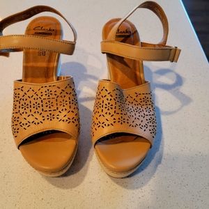 NWOT Clarks Collection Soft Cushion Wedges. Tan.